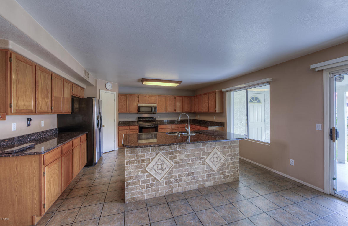 2817 E Hononegh Dr, Phoenix, AZ 85050 photo 4