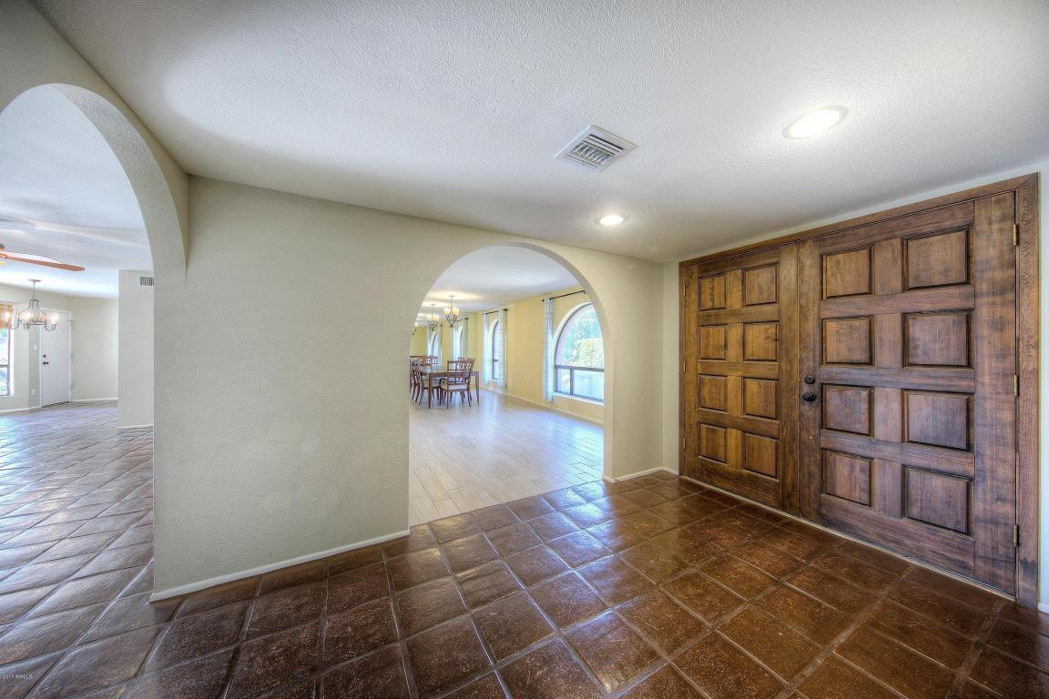 325 E Beck Ln, Phoenix, AZ 85022 photo 4