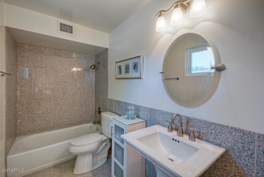 301 E Rovey Ave, Phoenix, AZ 85012 photo 2