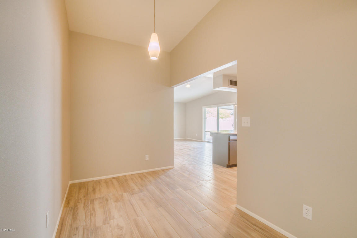 3915 E Becker Ln, Phoenix, AZ 85028 photo 9