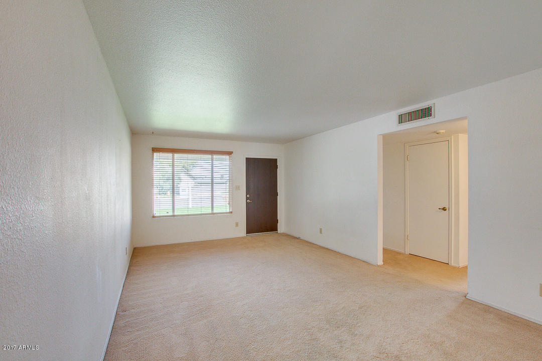 4737 E Pollack Ln, Phoenix, AZ 85042 photo 5