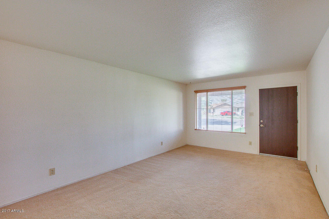 4737 E Pollack Ln, Phoenix, AZ 85042 photo 6