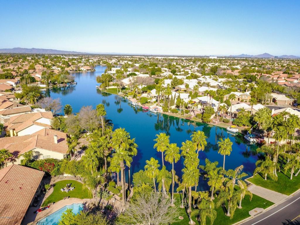 901 S Dolphin Dr, Gilbert, AZ 85233 photo 2