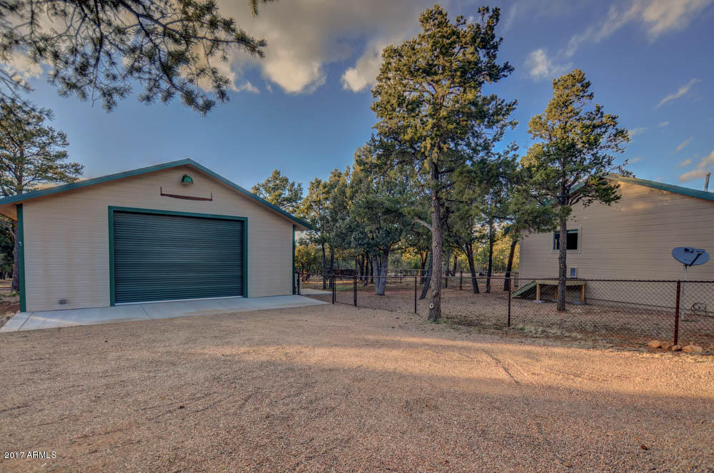 3340 Cedar Dr, Overgaard, AZ 85933 photo 21