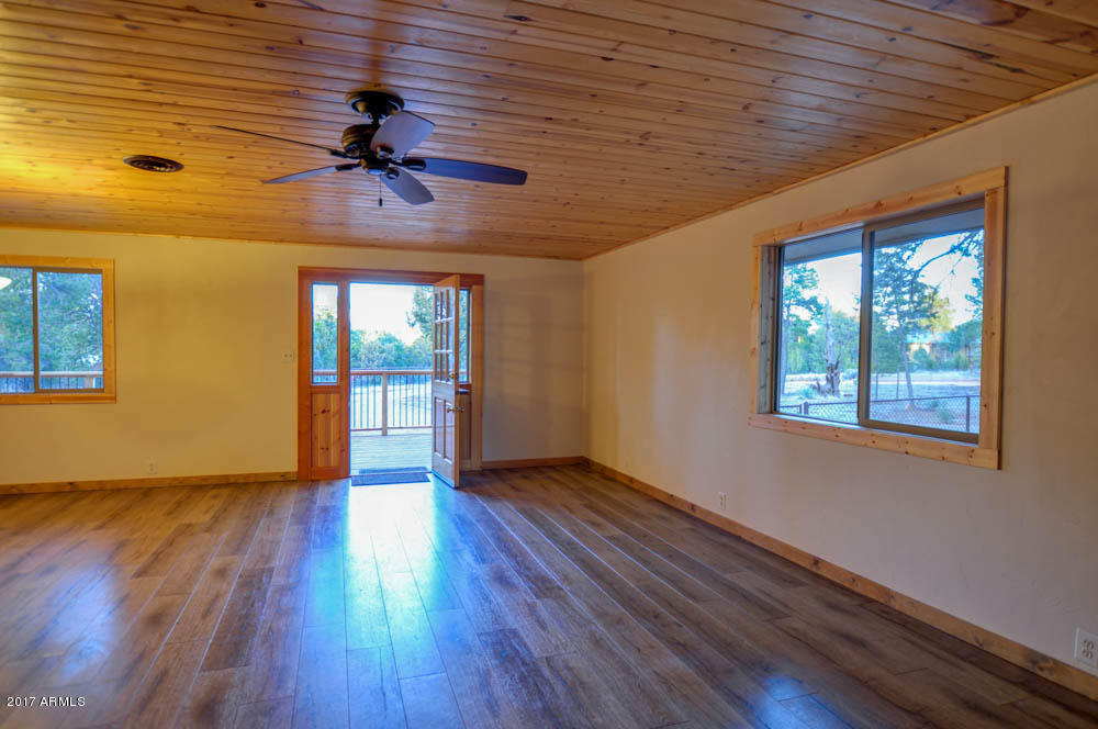3340 Cedar Dr, Overgaard, AZ 85933 photo 9