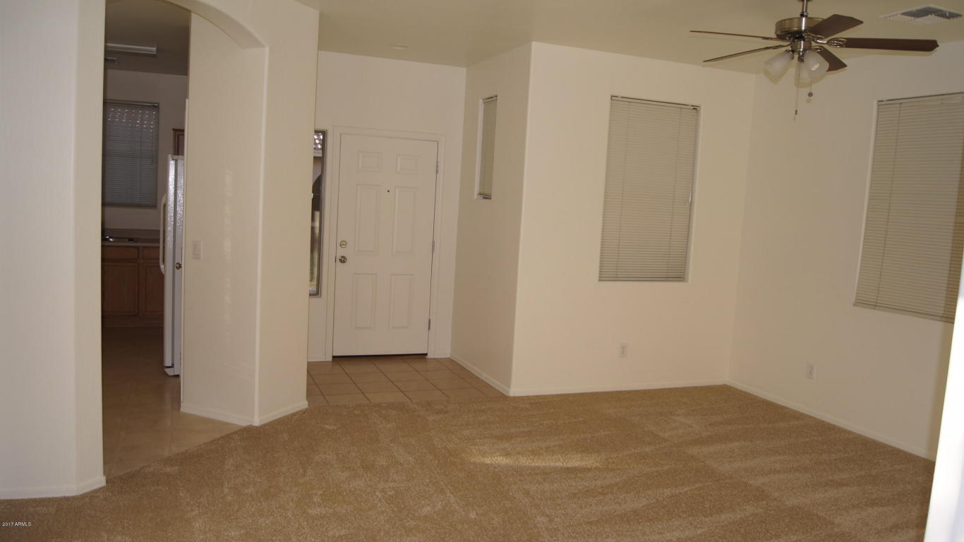 1917 Emily Ln, Gilbert, AZ 85295 photo 2