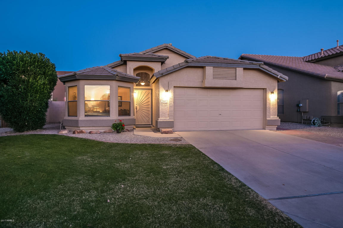 2307 S Peppertree Dr, Gilbert, AZ 85295 photo 1