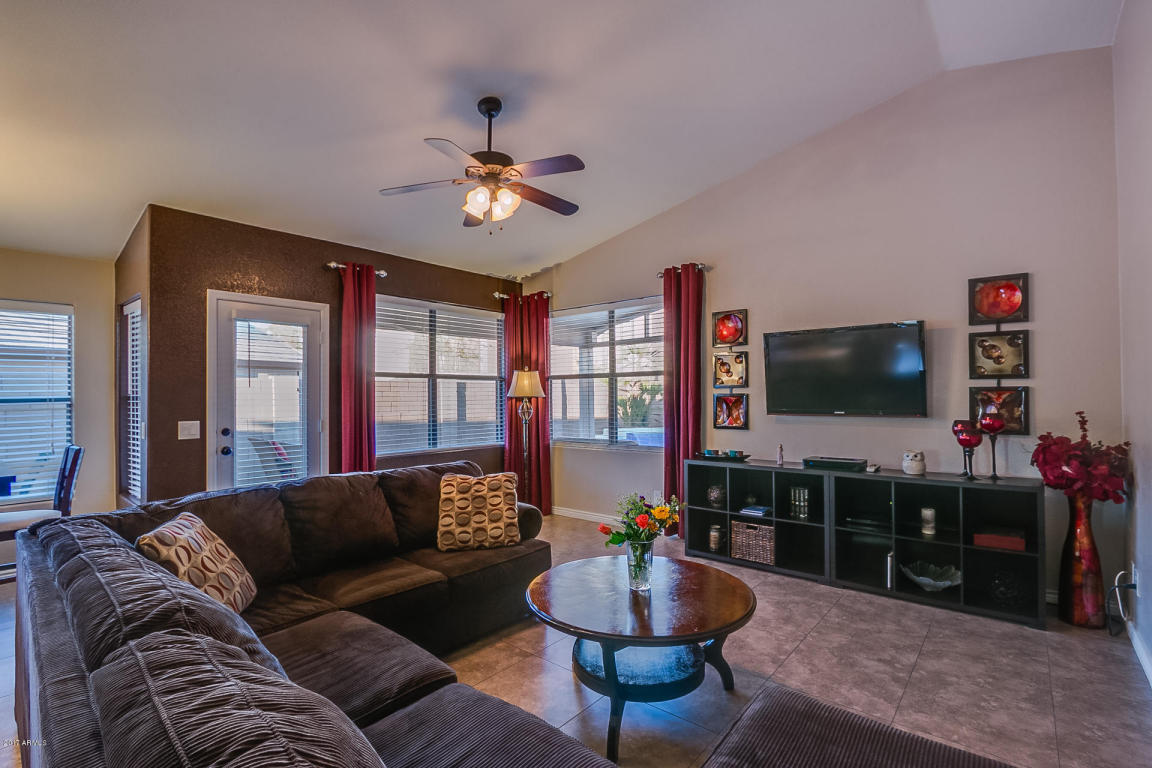 2307 S Peppertree Dr, Gilbert, AZ 85295 photo 3