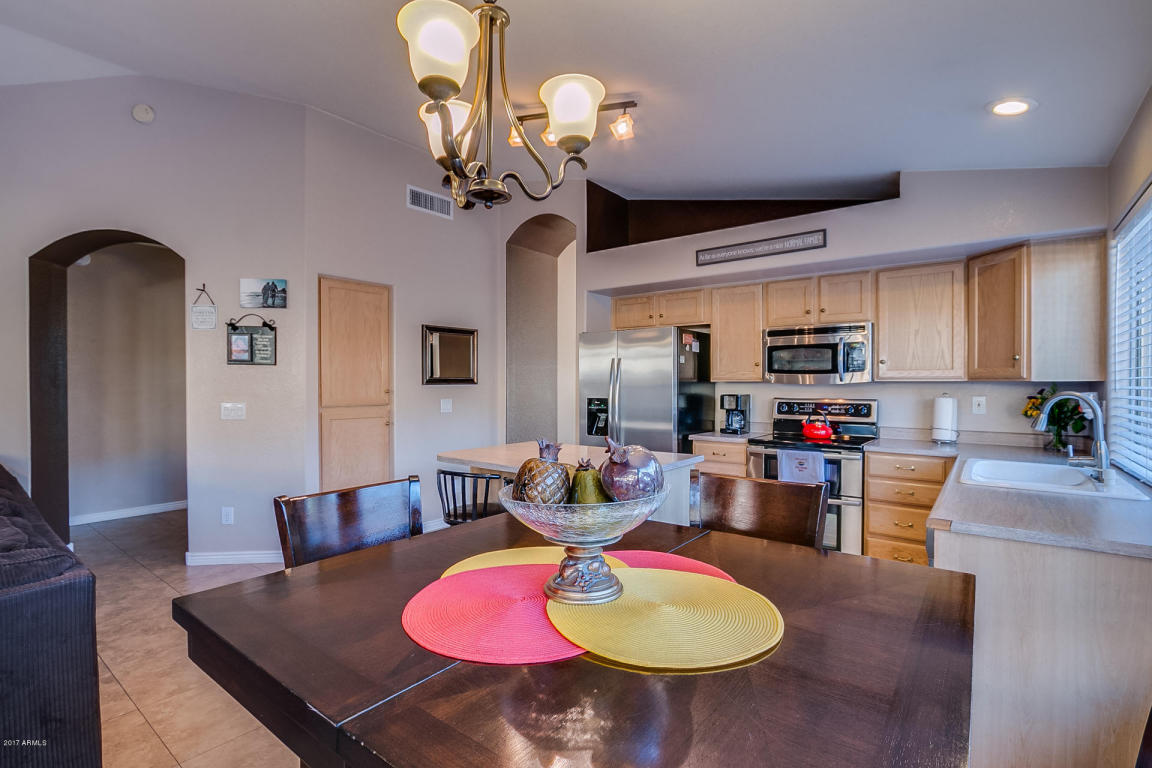 2307 S Peppertree Dr, Gilbert, AZ 85295 photo 5