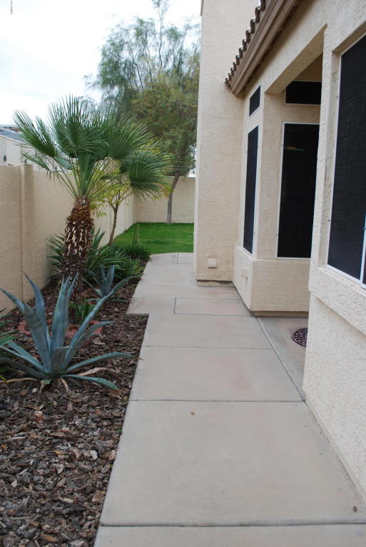 4337 E South Fork Dr, Phoenix, AZ 85044 photo 4
