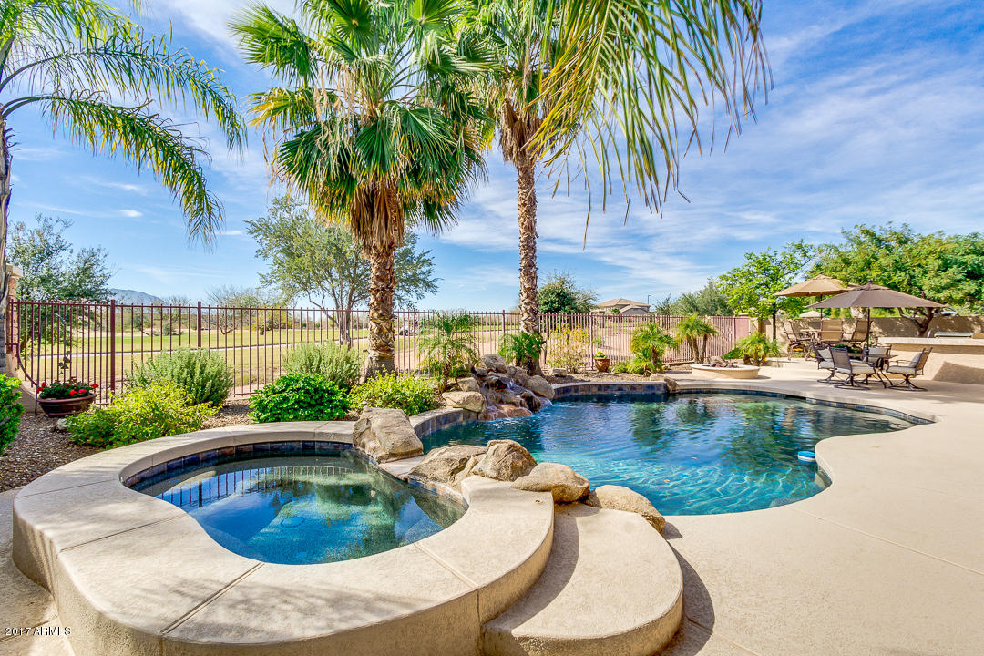 3907 E Meadowview Dr, Gilbert, AZ 85298 photo 1