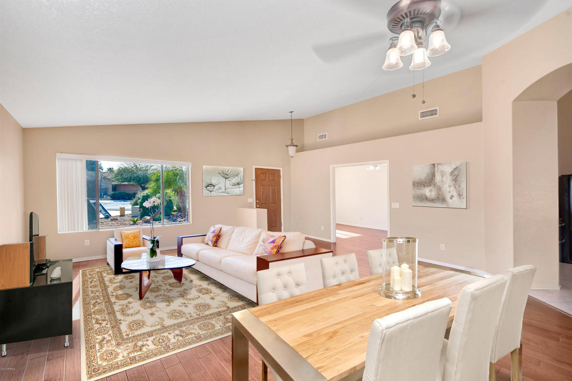 634 S Lanus Dr, Gilbert, AZ 85296 photo 2