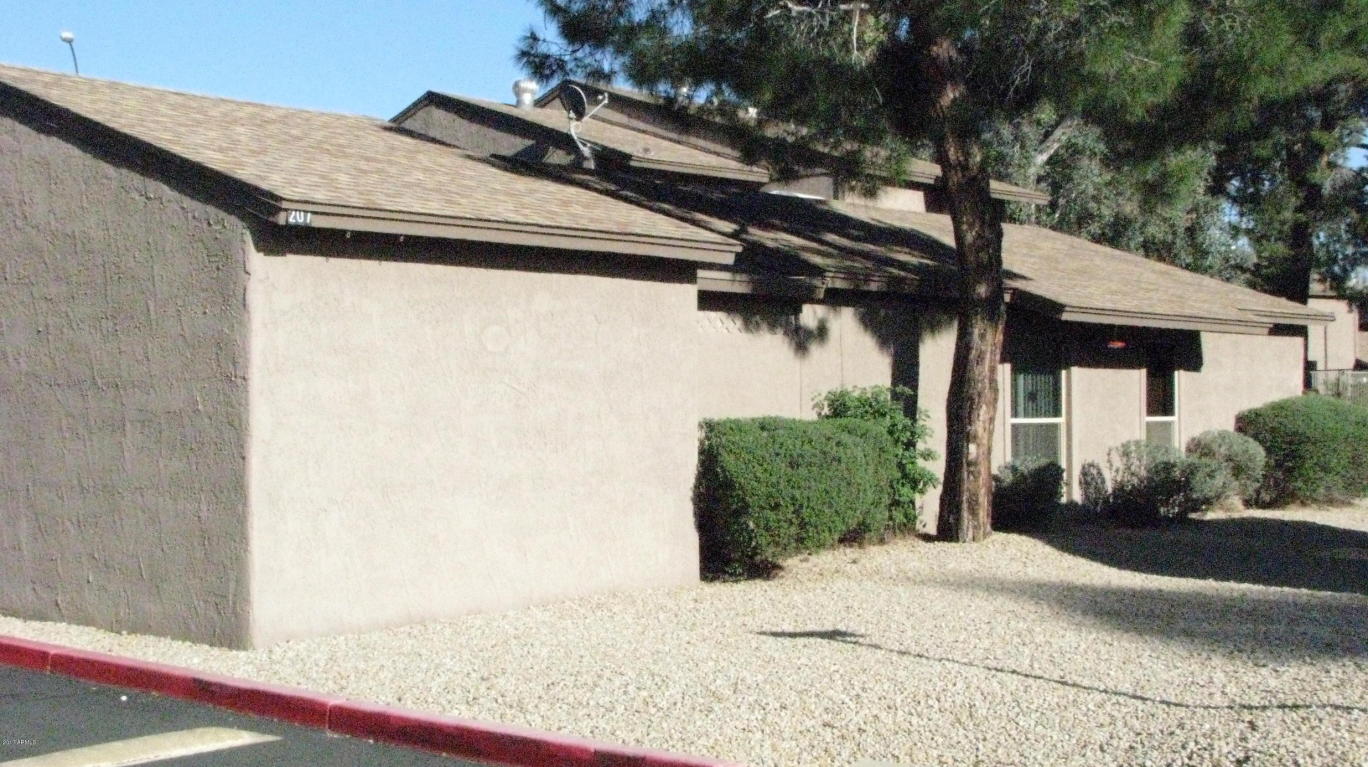 207 E Betty Elyse Ln, Phoenix, AZ 85022 photo 1