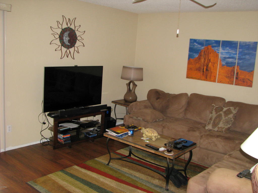 207 E Betty Elyse Ln, Phoenix, AZ 85022 photo 3