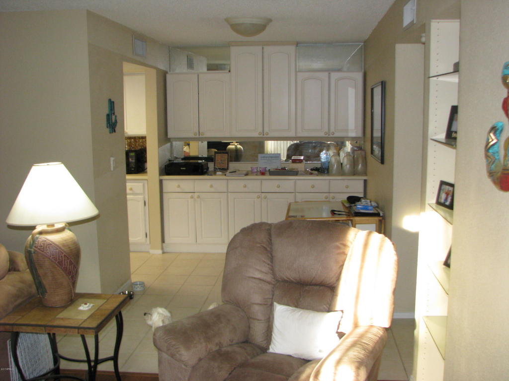 207 E Betty Elyse Ln, Phoenix, AZ 85022 photo 4