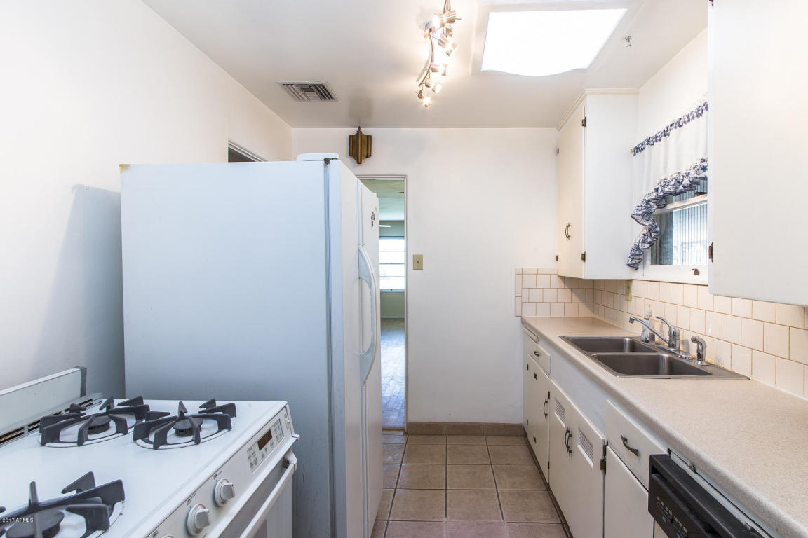 1340 E Clarendon Ave, Phoenix, AZ 85014 photo 9