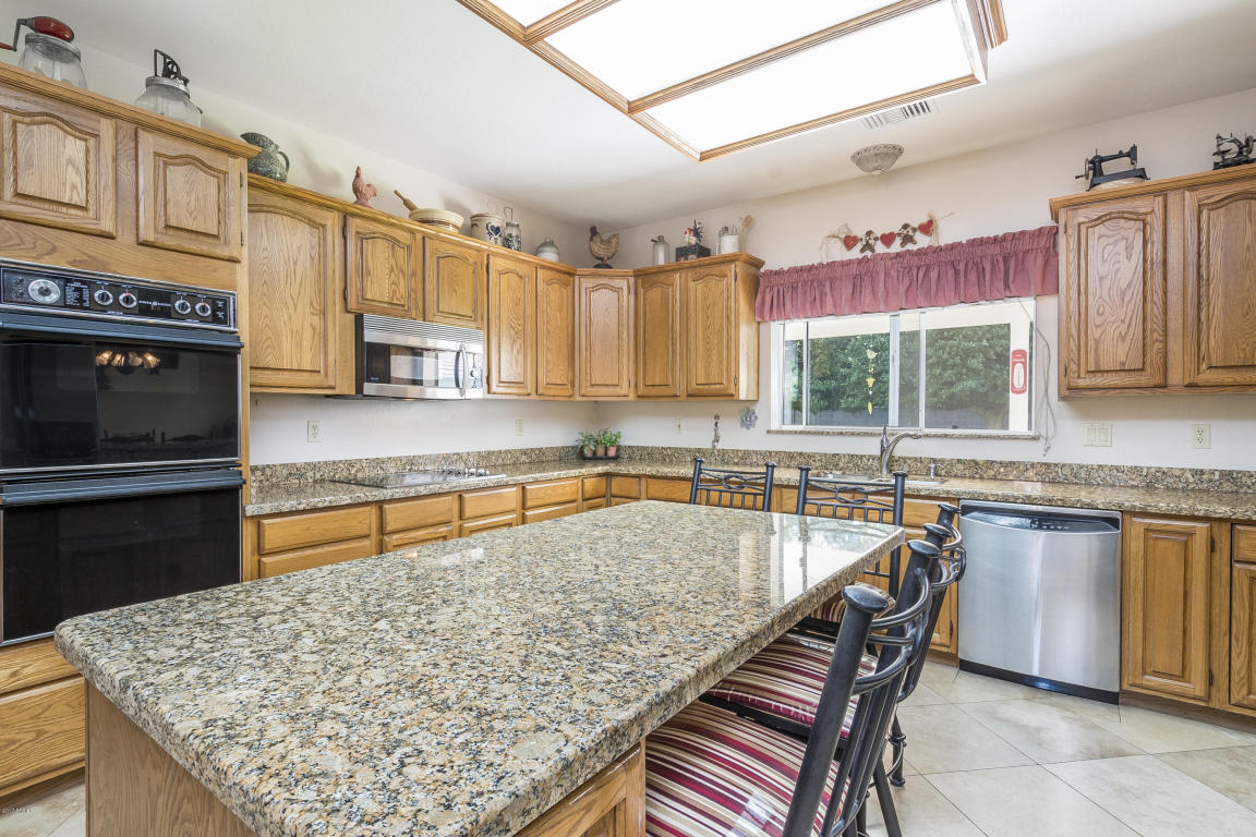 2527 E Laurel St, Mesa, AZ 85213 photo 4