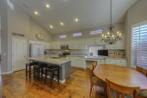 4379 E Lariat Ln, Phoenix, AZ 85050 photo 8