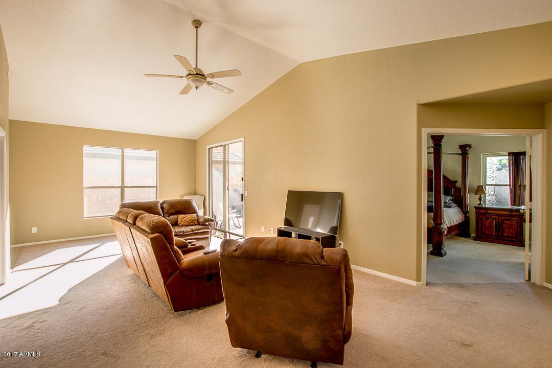 637 E Kyle Dr, Gilbert, AZ 85296 photo 5