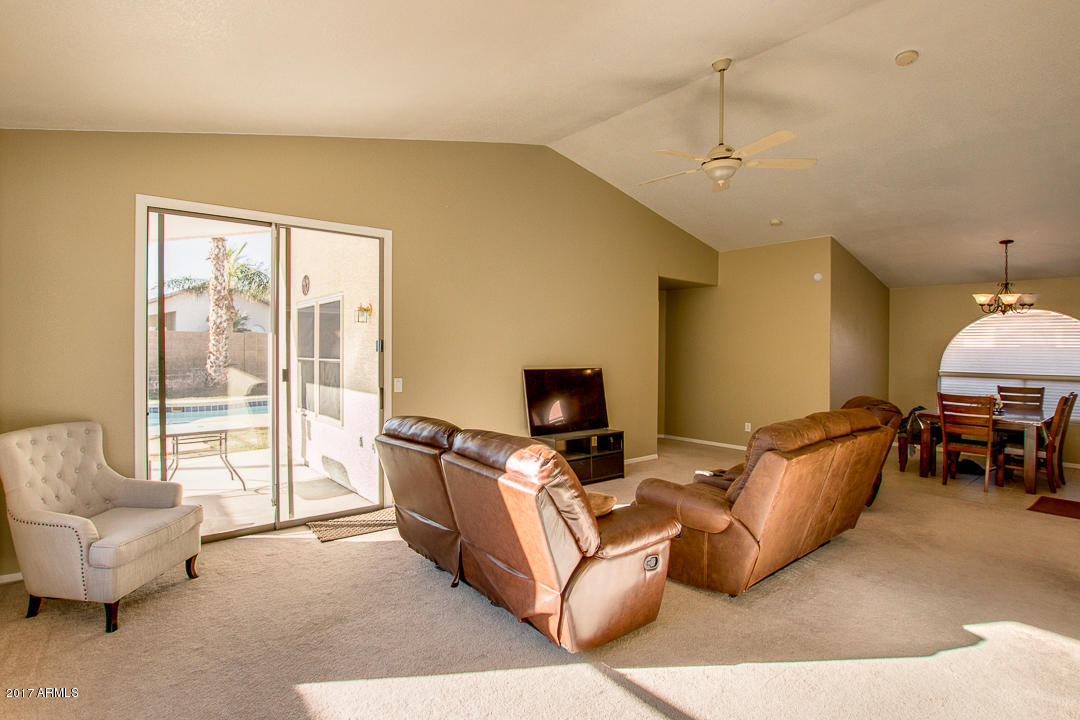637 E Kyle Dr, Gilbert, AZ 85296 photo 4
