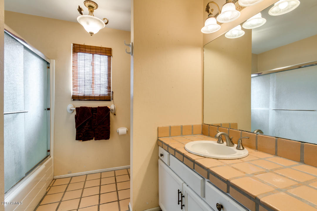 334 E Caribbean Ln, Phoenix, AZ 85022 photo 5