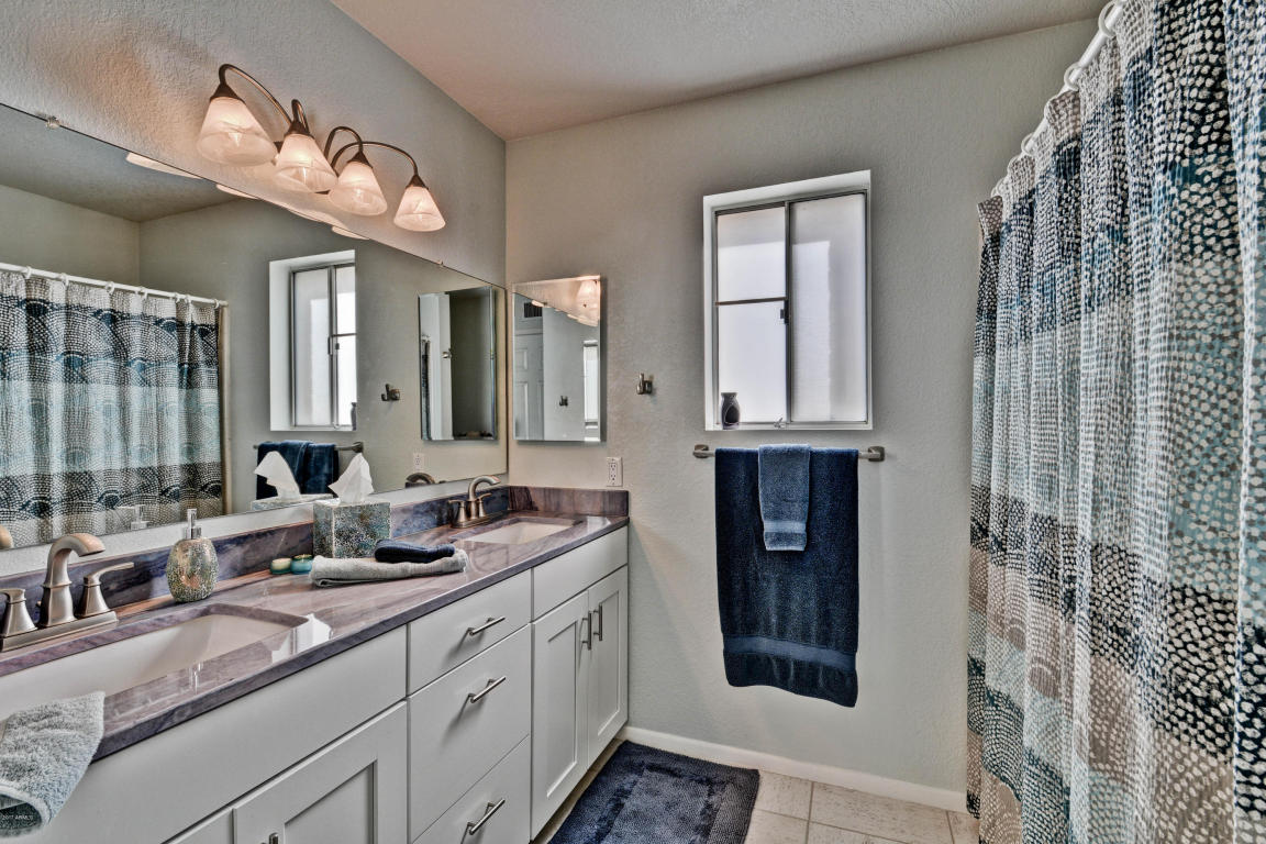 207 E Helena Dr, Phoenix, AZ 85022 photo 4