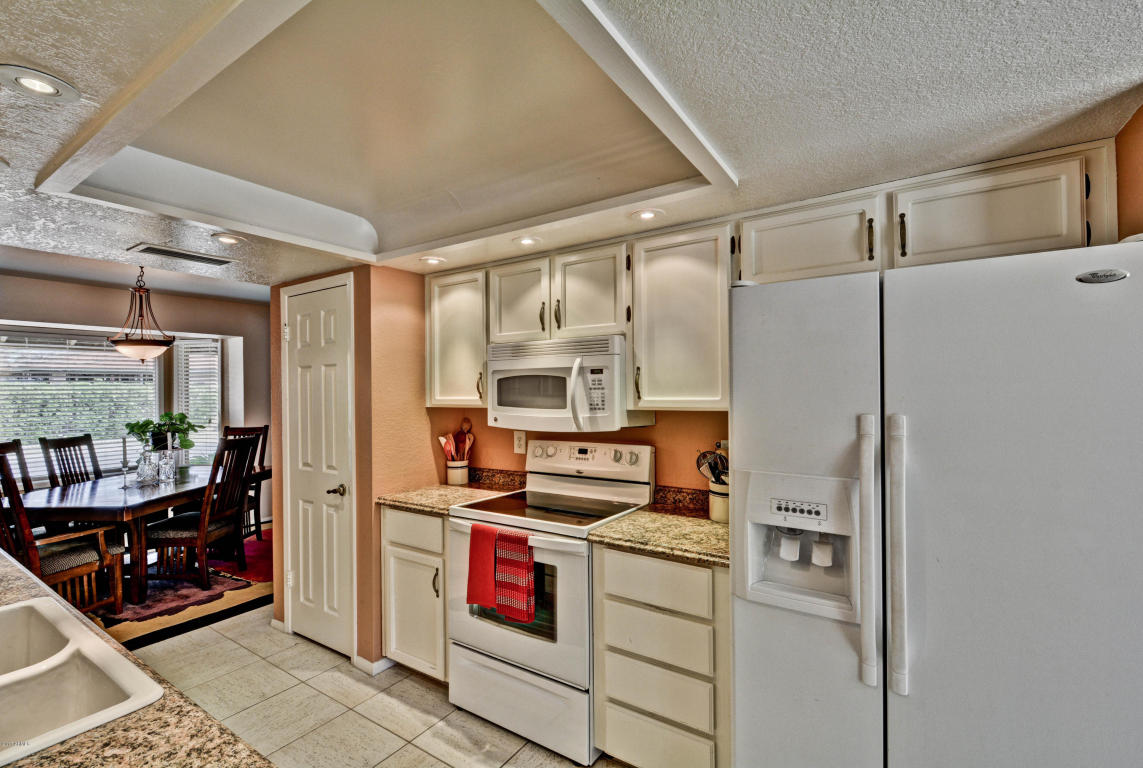 207 E Helena Dr, Phoenix, AZ 85022 photo 3