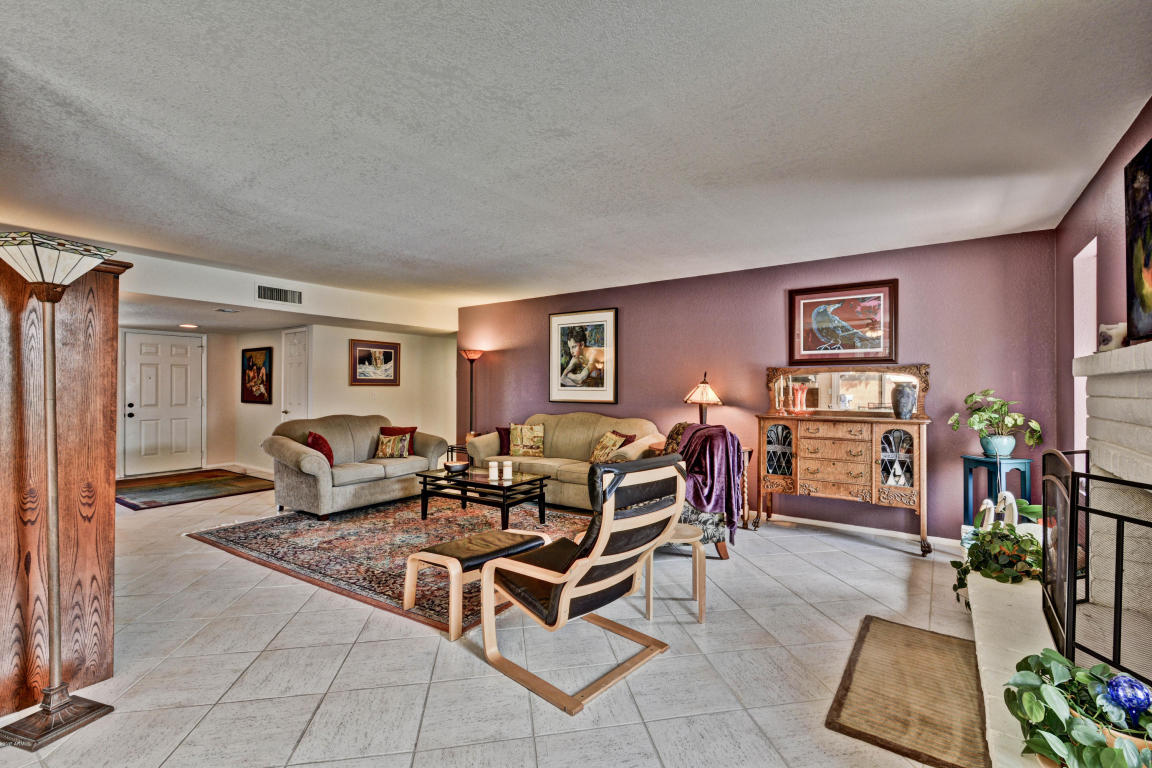 207 E Helena Dr, Phoenix, AZ 85022 photo 2