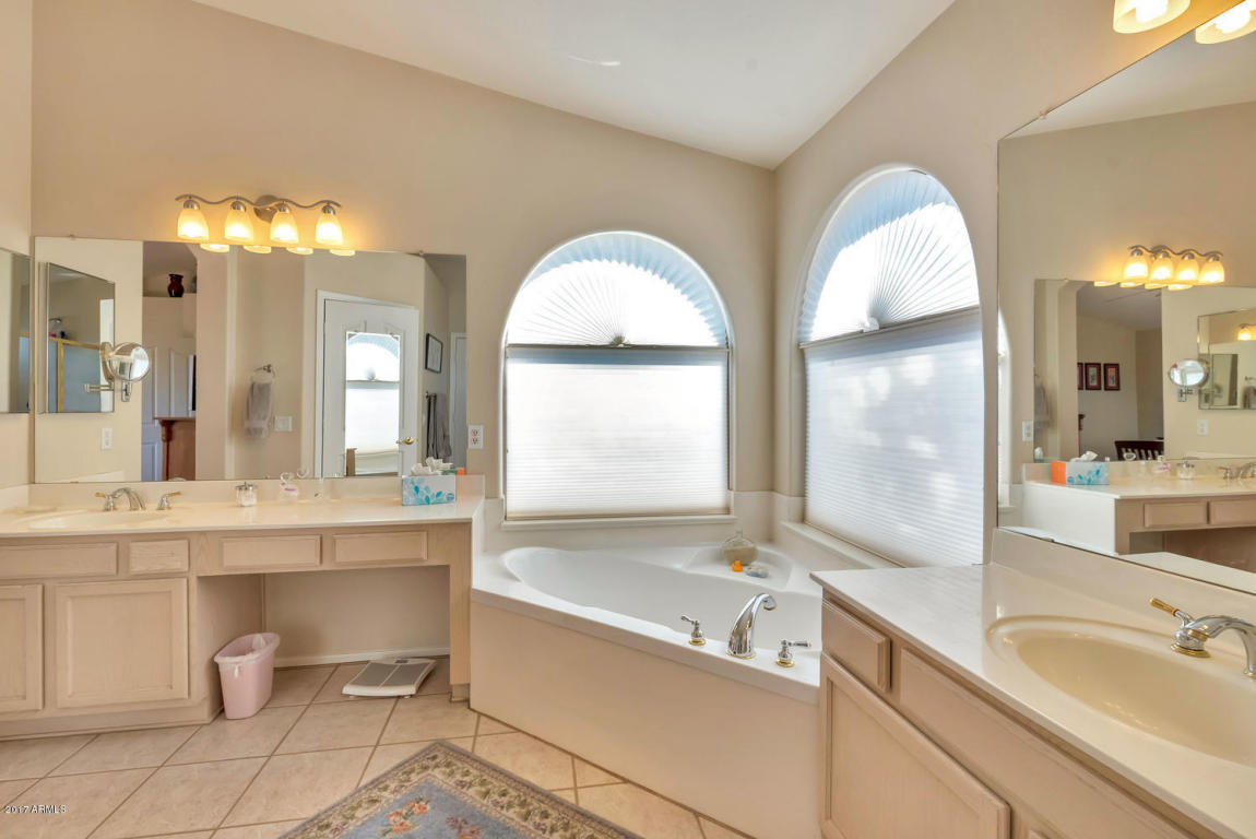 1455 S Cholla St, Gilbert, AZ 85233 photo 4