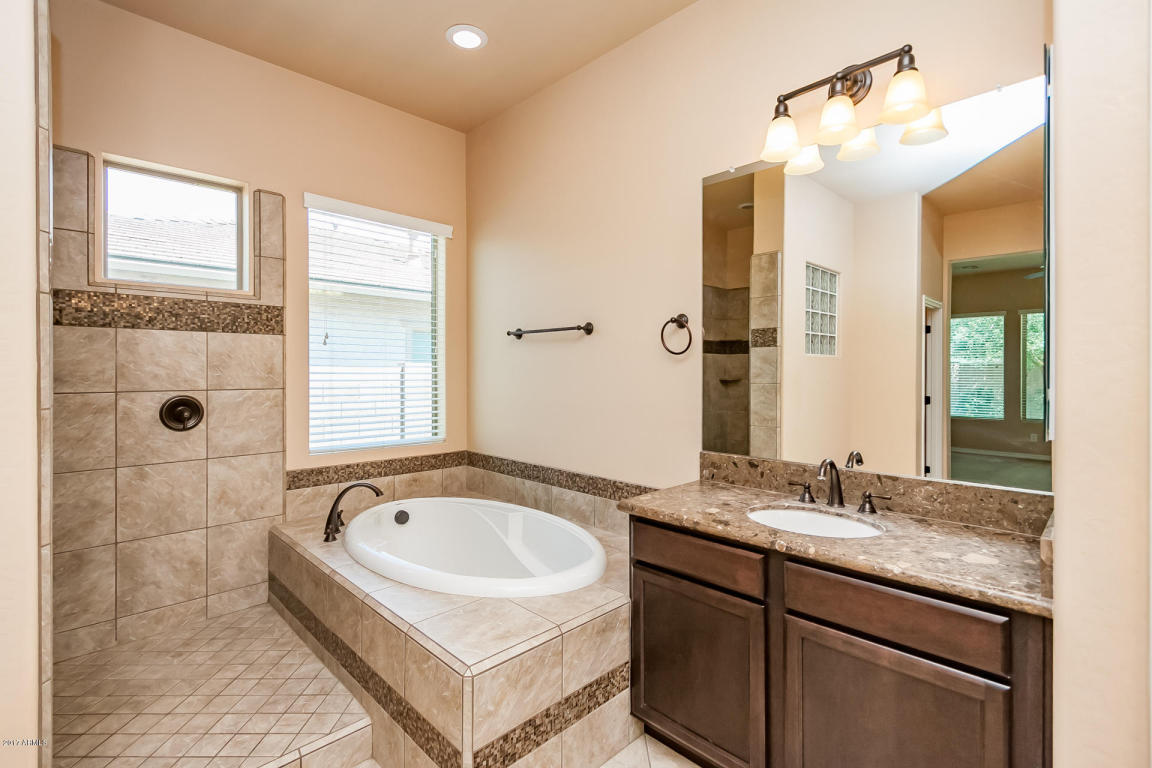 6594 S Legend Ct, Gilbert, AZ 85298 photo 17