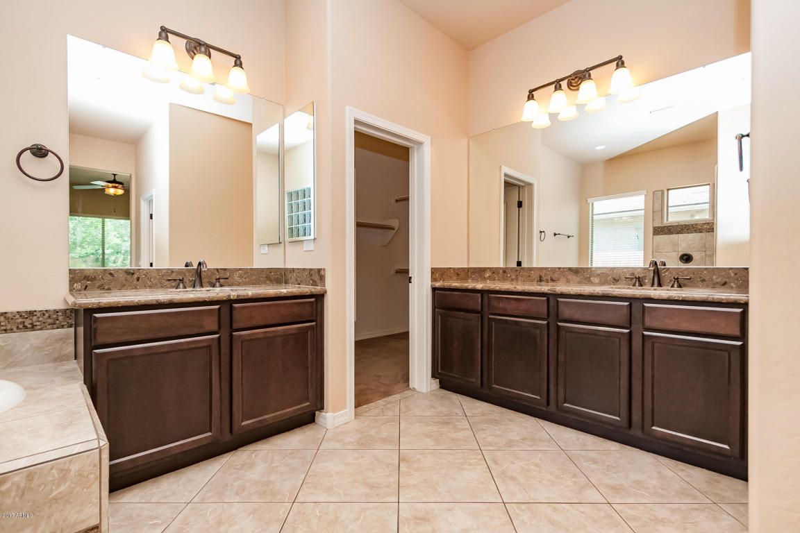 6594 S Legend Ct, Gilbert, AZ 85298 photo 15