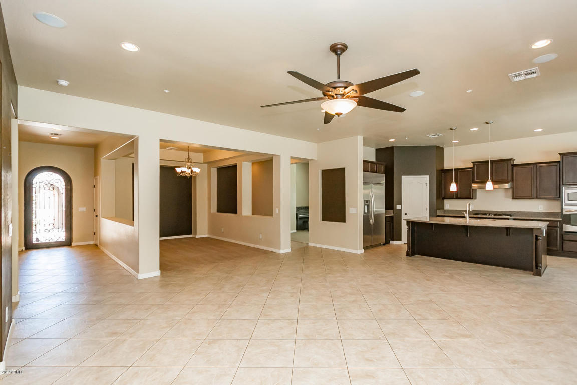 6594 S Legend Ct, Gilbert, AZ 85298 photo 4