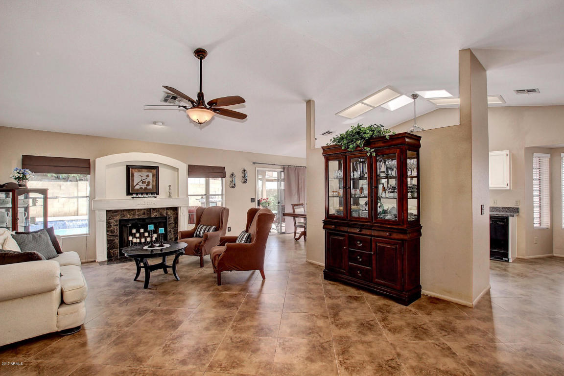 601 S Winthrop St, Gilbert, AZ 85296 photo 3