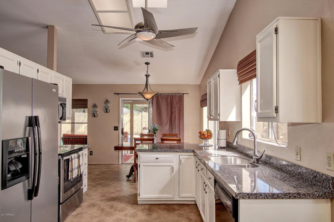 601 S Winthrop St, Gilbert, AZ 85296 photo 2