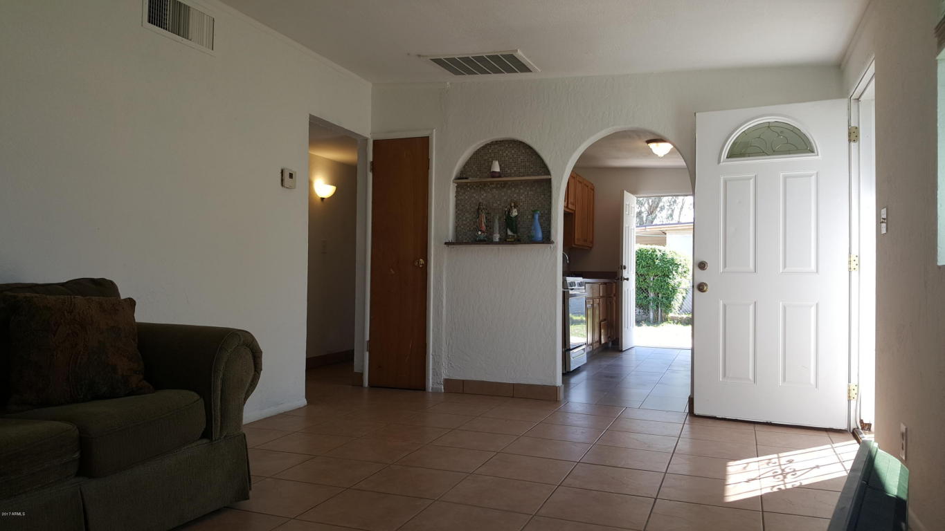 1814 E Pleasant Ln, Phoenix, AZ 85042 photo 8