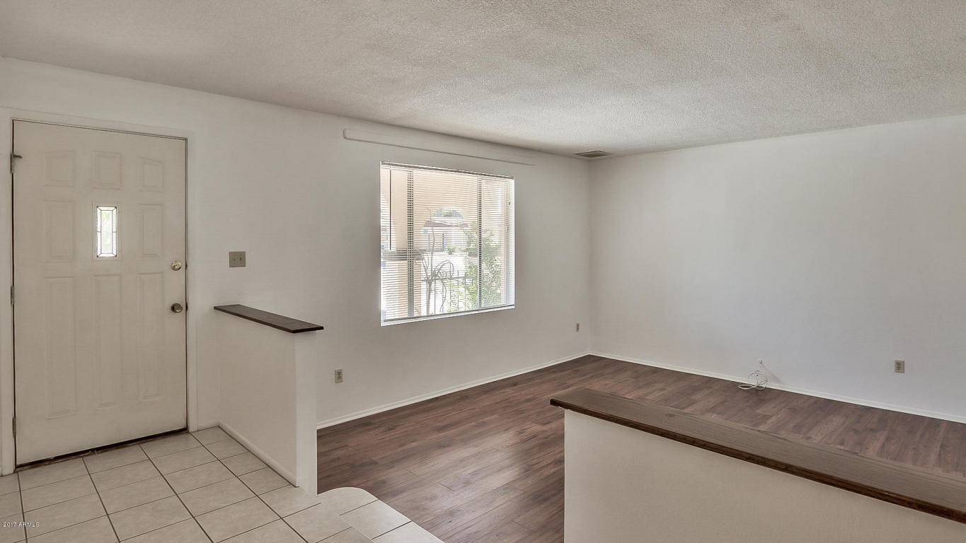 3452 E Laurel Ln, Phoenix, AZ 85028 photo 5