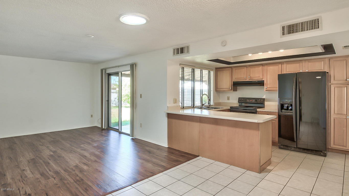 3452 E Laurel Ln, Phoenix, AZ 85028 photo 9