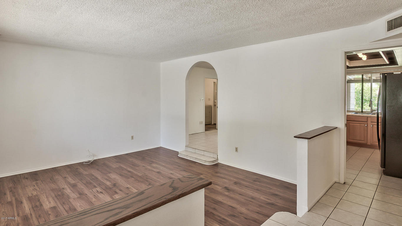 3452 E Laurel Ln, Phoenix, AZ 85028 photo 6