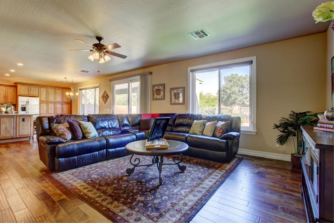 866 E Tyson Ct, Gilbert, AZ 85295 photo 4