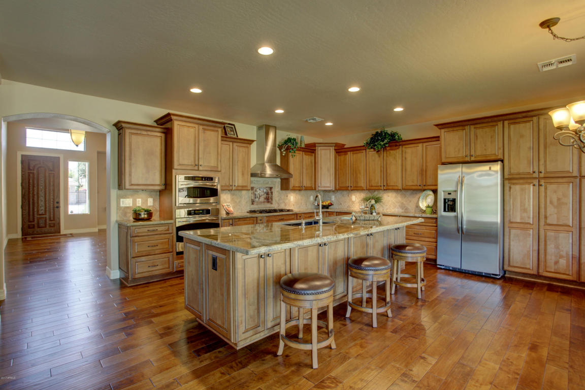 866 E Tyson Ct, Gilbert, AZ 85295 photo 3