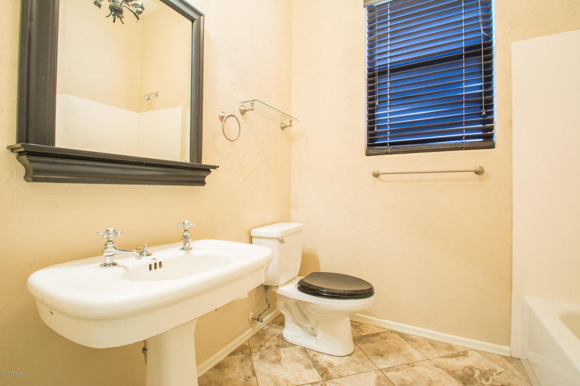 4836 E Williams Dr, Phoenix, AZ 85054 photo 2