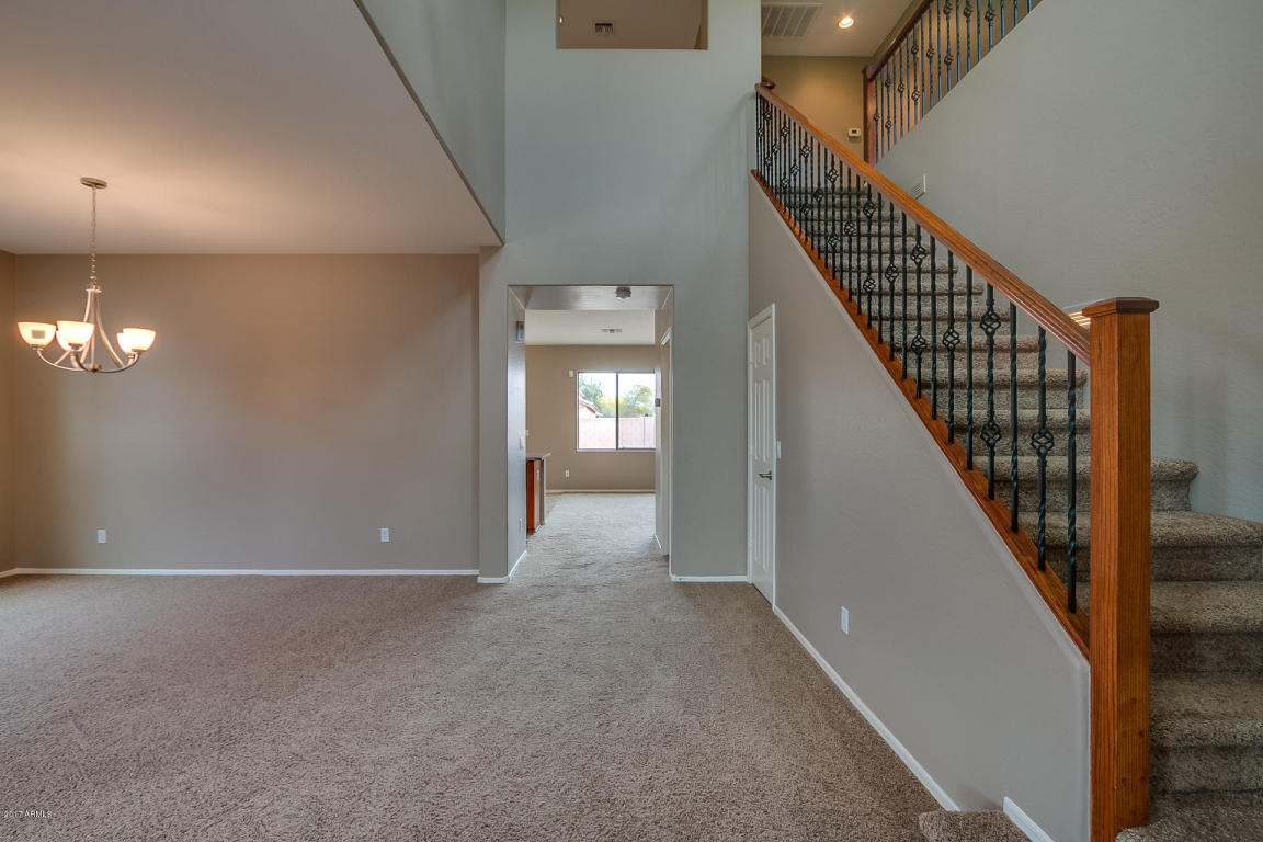 2917 S 74th Dr, Phoenix, AZ 85043 photo 2