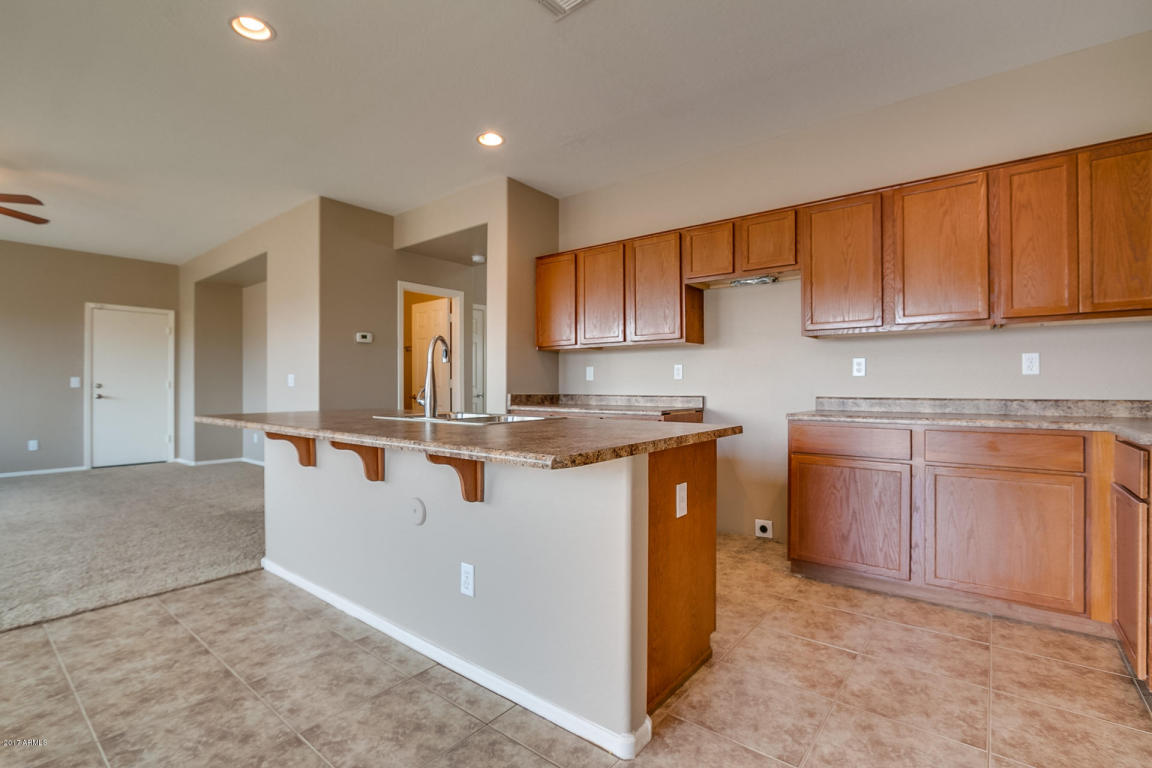 2917 S 74th Dr, Phoenix, AZ 85043 photo 3