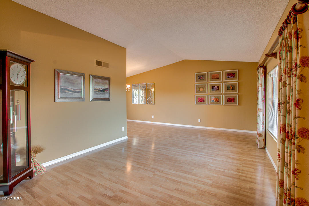 811 E Chilton Dr, Tempe, AZ 85283 photo 3