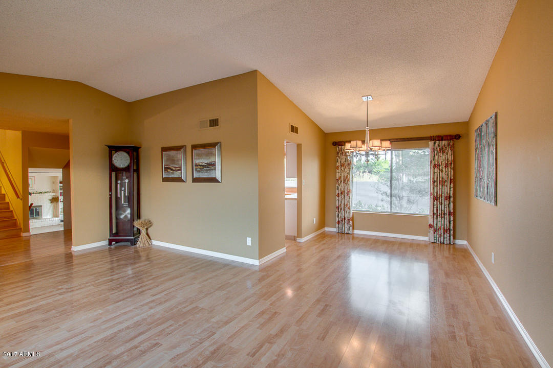 811 E Chilton Dr, Tempe, AZ 85283 photo 4