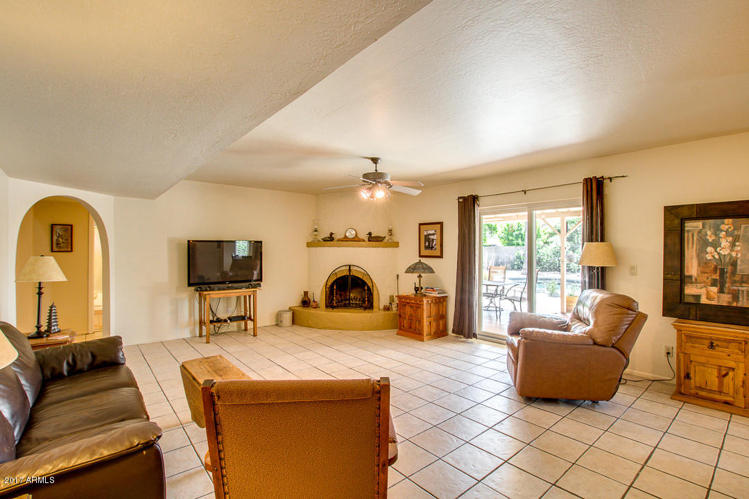 2901 E Claire Dr, Phoenix, AZ 85032 photo 7