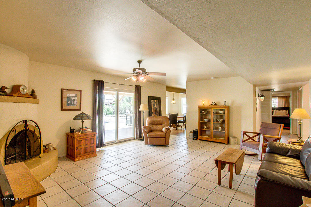2901 E Claire Dr, Phoenix, AZ 85032 photo 9