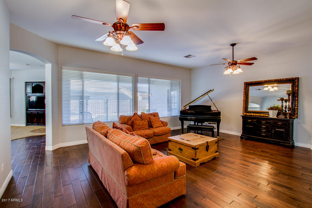 402 E Windsor Dr, Gilbert, AZ 85296 photo 5