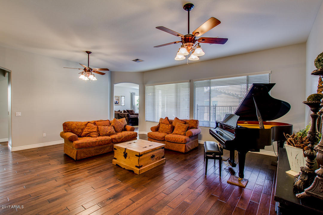 402 E Windsor Dr, Gilbert, AZ 85296 photo 4