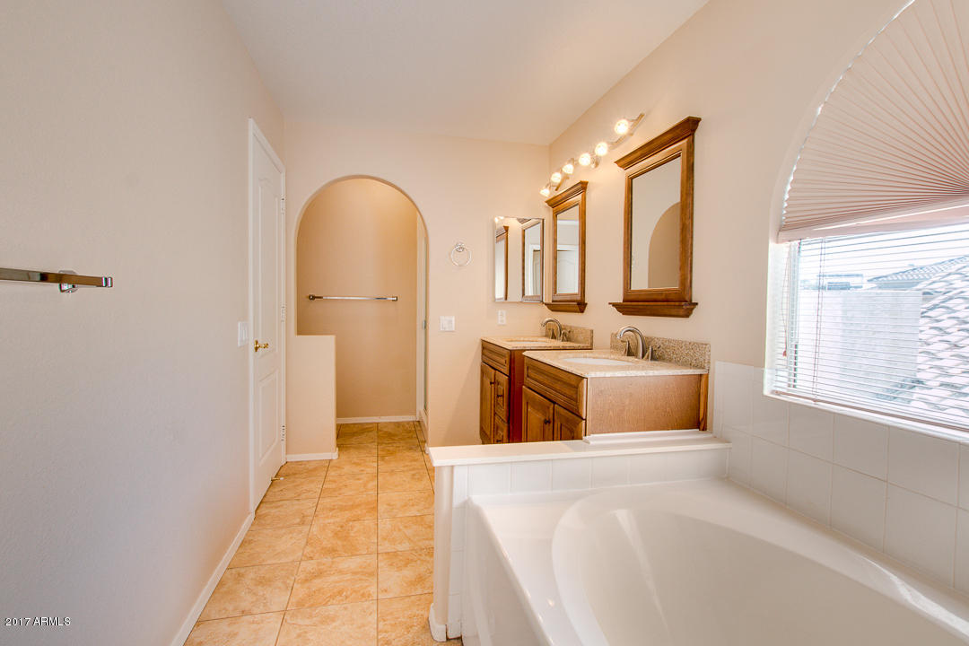 161 W Desert Ct, Gilbert, AZ 85233 photo 27